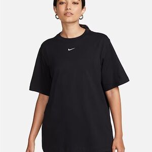 Nike Women's Black Short Sleeve Tee